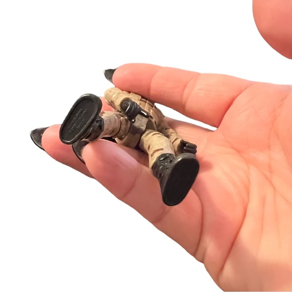 World Peacekeepers Military Soldier Collectible Toy Action Figure - Picture 6 of 6